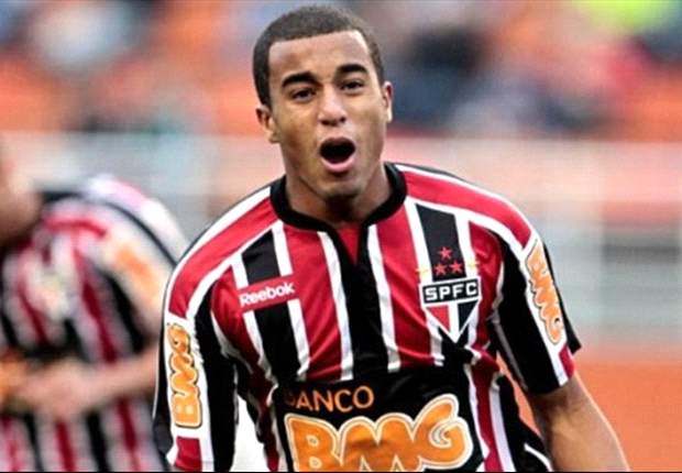 Manchester United must address their midfield needs before pursuing Lucas Moura