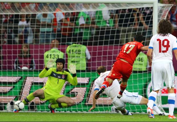 Cech fires warning to Greece ahead of Euro 2012 clash