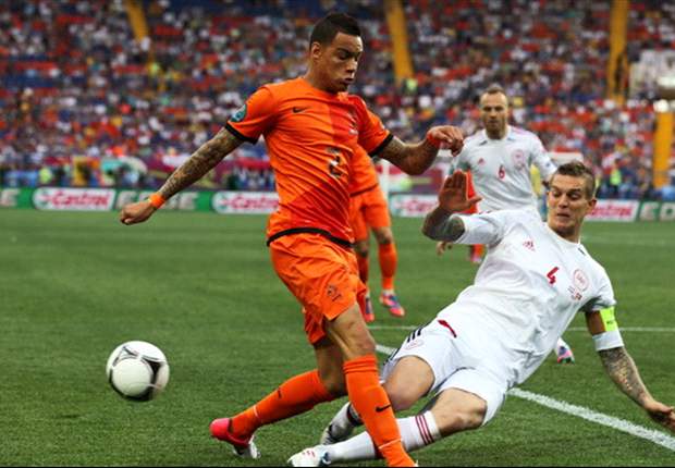 Paris Saint-Germain agree Van der Wiel deal with Ajax, says agent