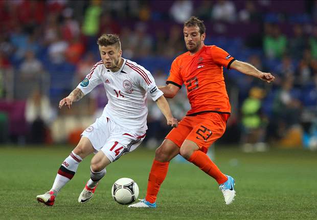 Frustrated Van der Vaart hits out at Netherlands boss Van Marwijk: The coach has made up his mind about me