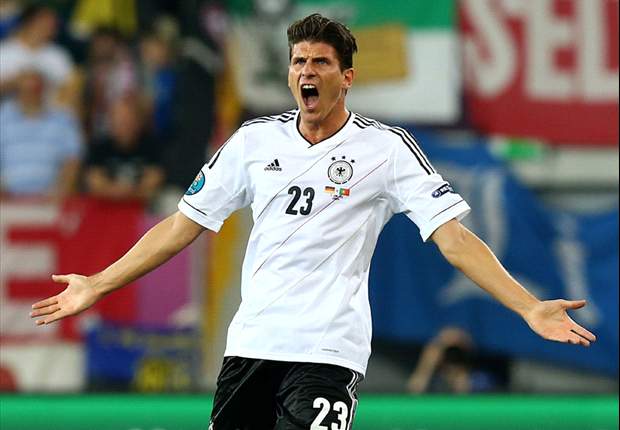 'I don't know why I should change my game' - Gomez hits back at Scholl criticism