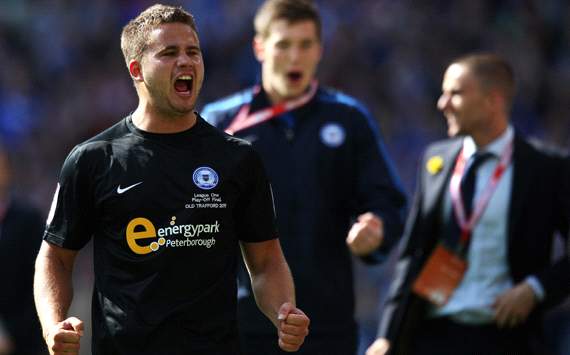 Australian midfielder James Wesolowski pleases coach Paul Dickov with Oldham stay