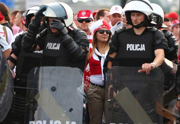 Three female activists detained by Ukrainian police
