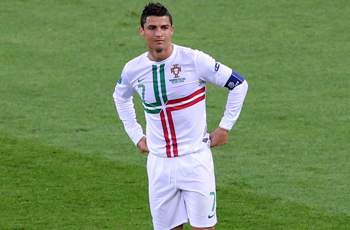 Ronaldo Passes on Lacklustre Ronaldo Must Forget About Mocking Messi   Learn From