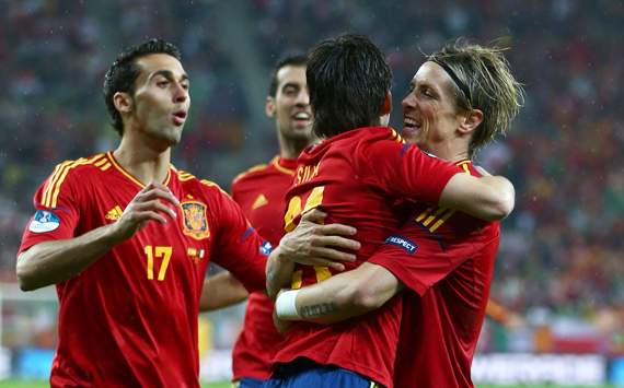 UEFA EURO - Spain v Ireland, David Silva and Fernando Torres