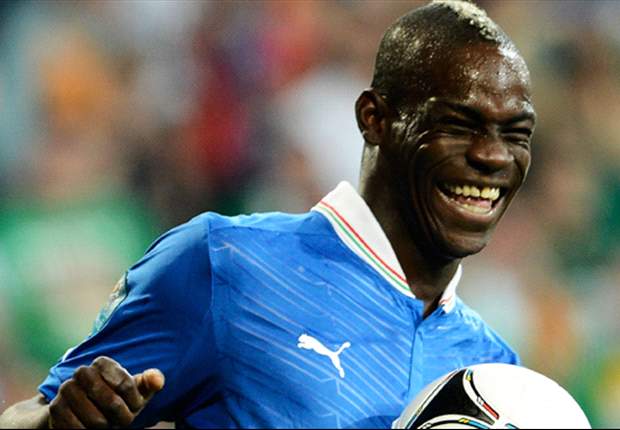 Balotelli, gran goal e attacco agli irlandesi in stile 'Crazy mario': "Siete tutti figli di putt..."
