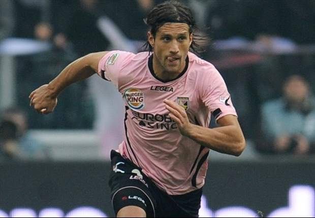 Dopo Lucio, l'Inter 'taglia' ancora: via Forlan, che vola verso il Brasile... Intanto è lotta serrata col Milan per Silvestre