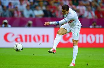 Ronaldo Free Kick on Champions   Cristiano Ronaldo The Great Entertainer Dazzles   Goal Com