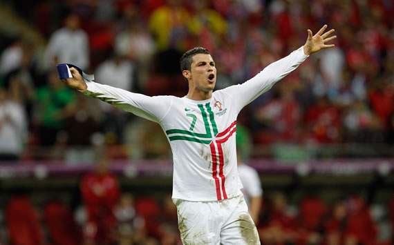 Cristiano Ronaldo celebra con Portugal