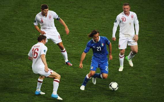 Gerard Pique & Cesc Fabregas Kagum Penalti Andrea Pirlo