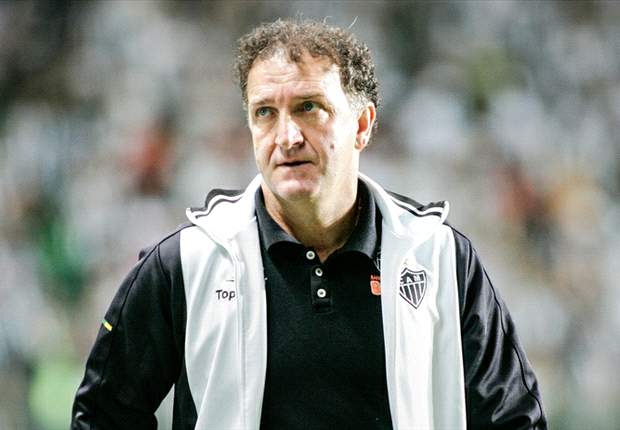 Satisfeito com vitória, Cuca elogia torcedor por série invicta no Independência