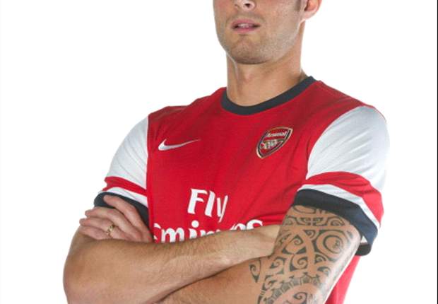 Wenger confident Giroud can deal with Van Persie burden despite Sunderland shocker