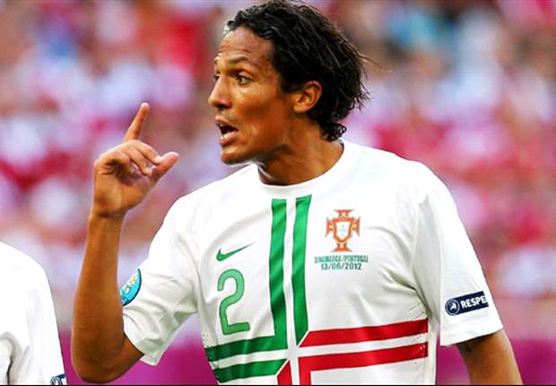 La Juventus non si ferma più, mercato bianconero sempre caldissimo: Adriano e Kolarov per la fascia sinistra, incontro fissato per Destro. E intanto il padre di Bruno Alves conferma: "Vuole i bianconeri"