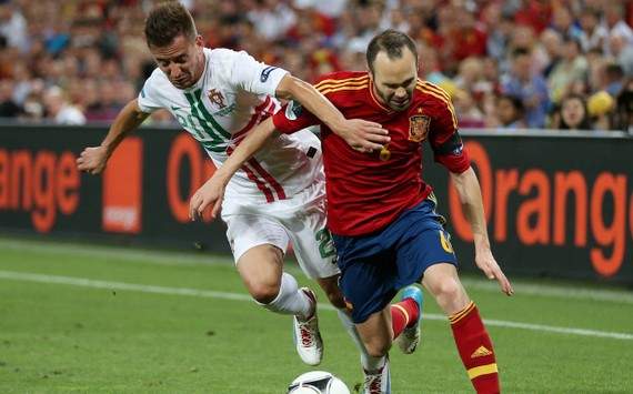 Euro 2012 : Joao Pereira vs Andres Iniesta (Portugal vs Spain)