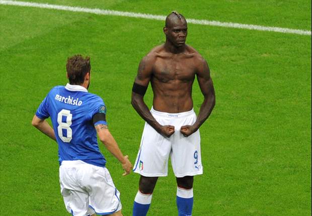 Italian newspaper criticised for controversial Balotelli headline