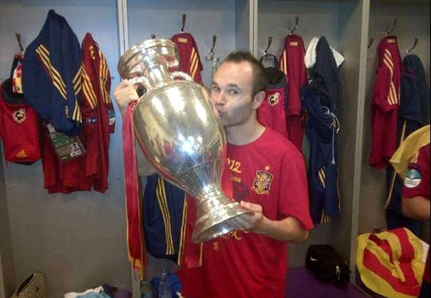 Iniesta dient kritische Mourinho van repliek