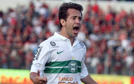 Cruzeiro anuncia Everton Ribeiro e Paulão como reforços