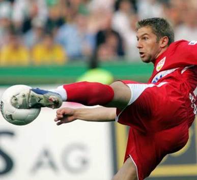 Thomas Hitzlsperger trifft gegen Energie