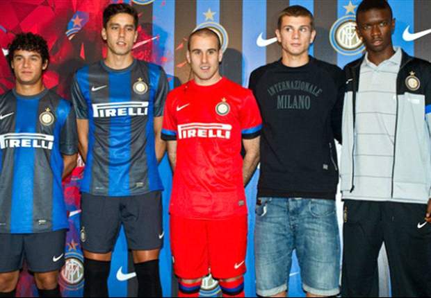 L'Inter sceglie il rosso come colore della seconda maglia, il tifo si ribella: "Un pugno nell'occhio, un insulto alla nostra storia"