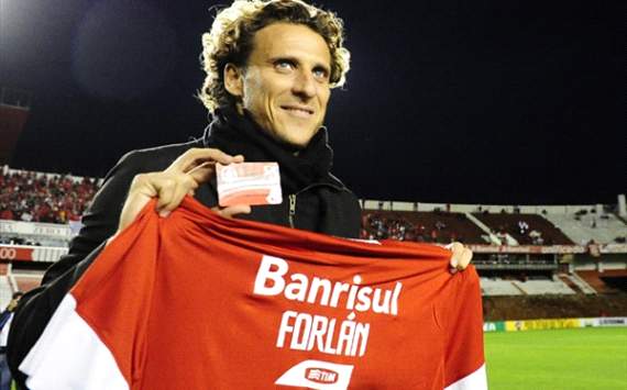 Forlán fará estreia no sábado, em partida contra o Vasco