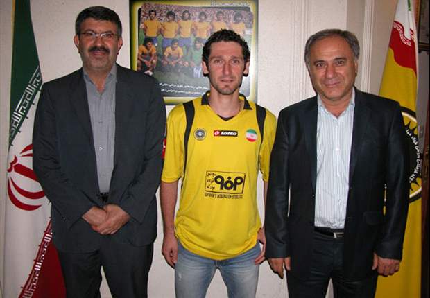 Official: Iran international Mohammad Reza Khalatbari joins Sepahan