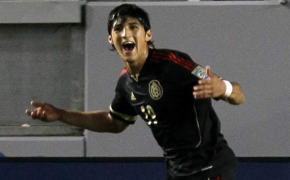 Alan Pulido podría llegar a Chivas