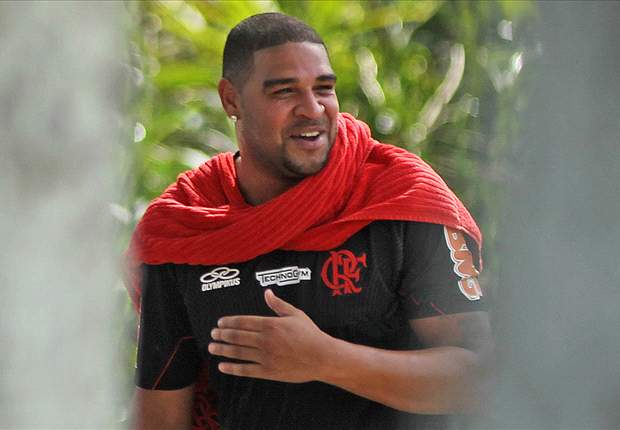 Adriano terá salário fixo de R$ 50 mil, mais R$ 50 mil por partida no Fla