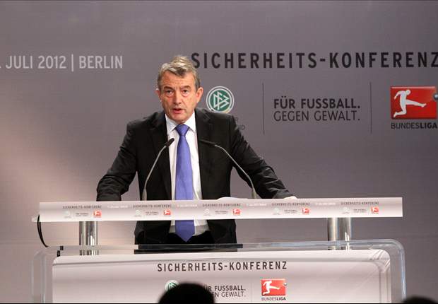 German FA will not force Sepp Blatter to step down, says president Wolfgang Niersbach