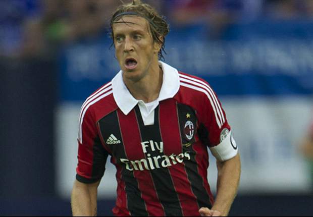 Drogba is better than Balotelli, says Ambrosini