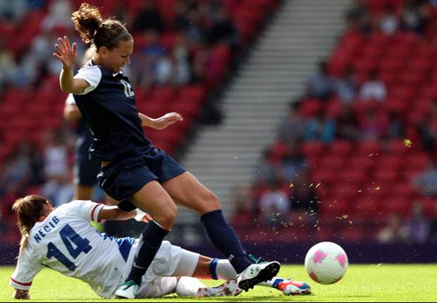Estados Unidos 4-2 Francia: La campeona olímpica femenina comienza con buen pie