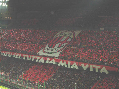 Milan fans vs. Lione (Goal.com)