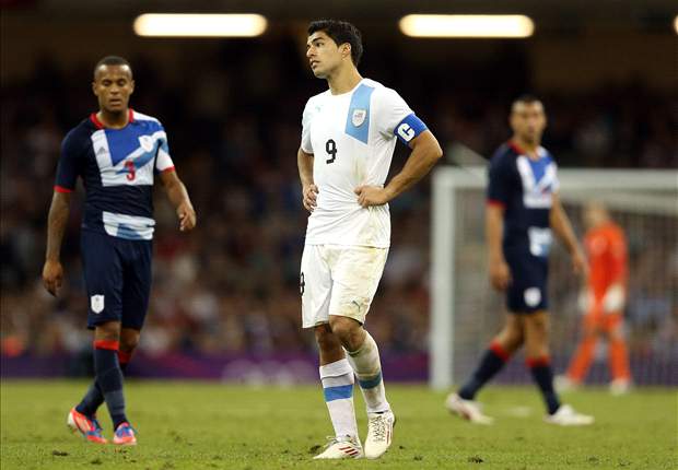 Suarez says British fans need to 'show respect and education' after booing Uruguay's national anthem 