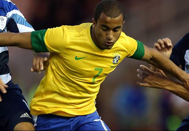 Lucas Moura had agreed Manchester United deal, claims agent