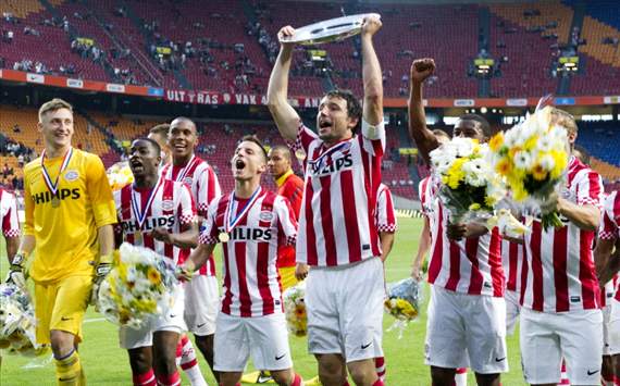 Van Bommel gives PSV an 'invincible attitude', says Advocaat