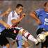 Funes Mori disputa la pelota. El mendocino le puso ganas, pero le faltó gol. River lo sufrió.