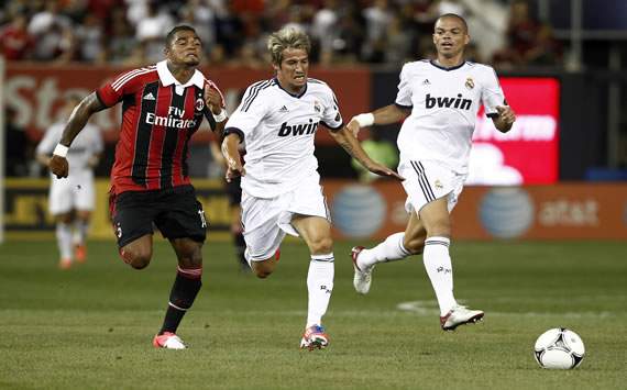 Coentrao, Boateng y Pepe durante el Real Madrid-Milan