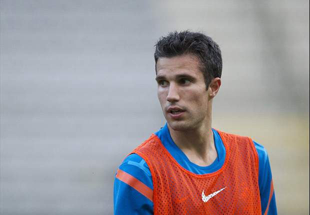 Van Persie's Manchester United move is fantastic for Dutch football, says Van Gaal