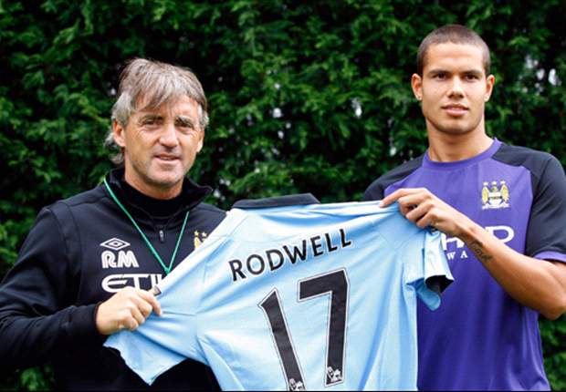 Mancini demands new signings to defend Manchester City's title