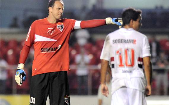Rogério Ceni lamenta revés diante do Galo
