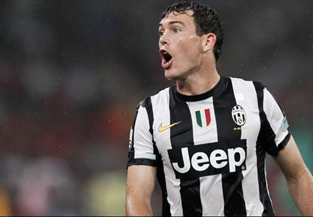 La crescita di Isla rischia di ridurre gli spazi per Lichtsteiner alla Juventus, Chelsea pronto all'assalto? Intanto l'agente ammette: "Stephan vuole giocare sempre..."
