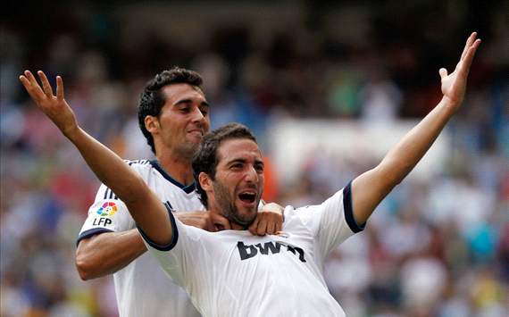 Alvaro Arbeloa, Gonzalo Higuain - Real Madrid, Valencia CF