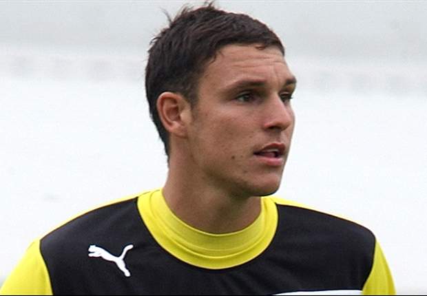 Reading goalkeeper McCarthy ruled out for season with shoulder injury