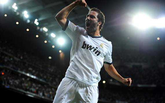 Real Madrid vs Barcelona - Gonzalo Higuain celebrates 2