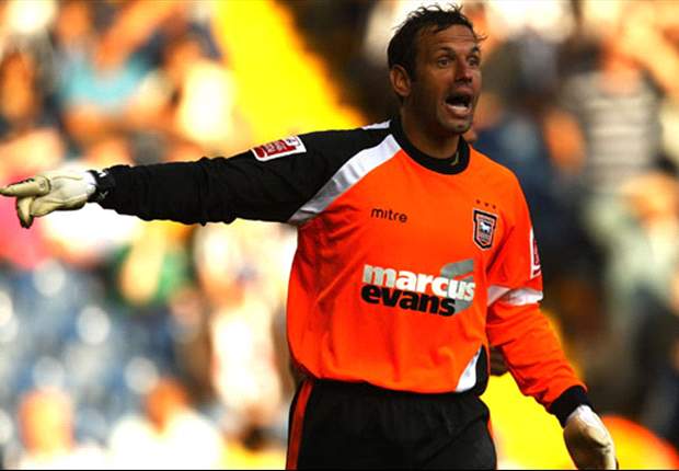 Manchester City sign keeper Richard Wright