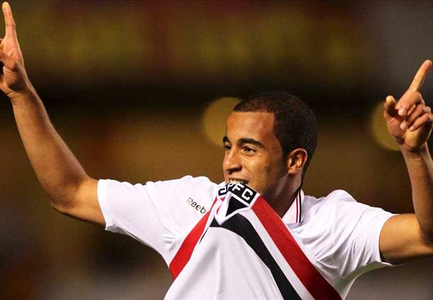 Lucas Moura happy to help Ganso with Sao Paulo transition