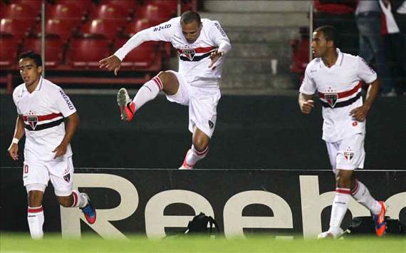 Brasileiro Round 29: Luis Fabiano strike puts Sao Paulo within touching distance of Copa Libertadores qualification