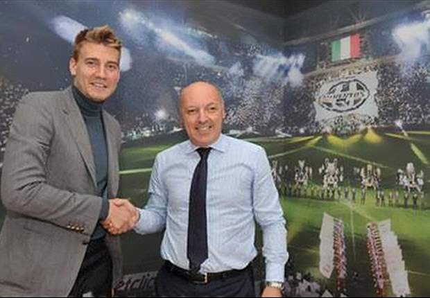 Bendtner non avrà il glorioso numero 10, ma ha comunque scelto una maglia non proprio leggera... avrà il 17 di Trezegol! Intanto la Juve apprezza il fatto che si sia dimezzato lo stipendio...