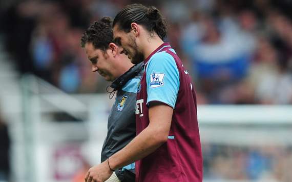 Carroll injury blow mars West Ham debut
