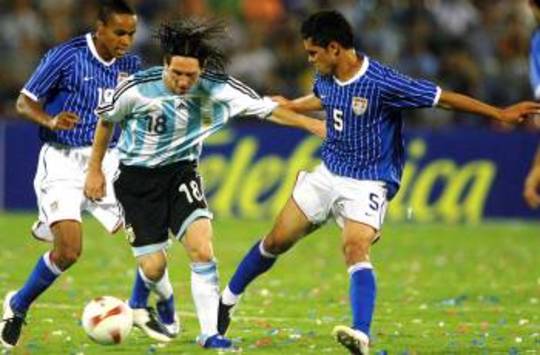 Lionel Messi, Benny Feilhaber, Argentina v. USA, Copa America, June 28, 2007