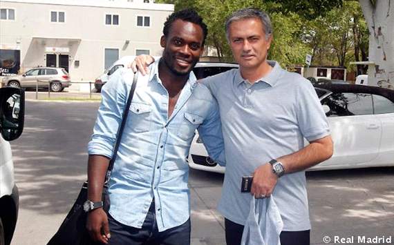 Michael Essien y José Mourinho, jugador y entrenador del Real Madrid